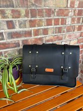 Load image into Gallery viewer, Sm. Vintage Messenger Bag